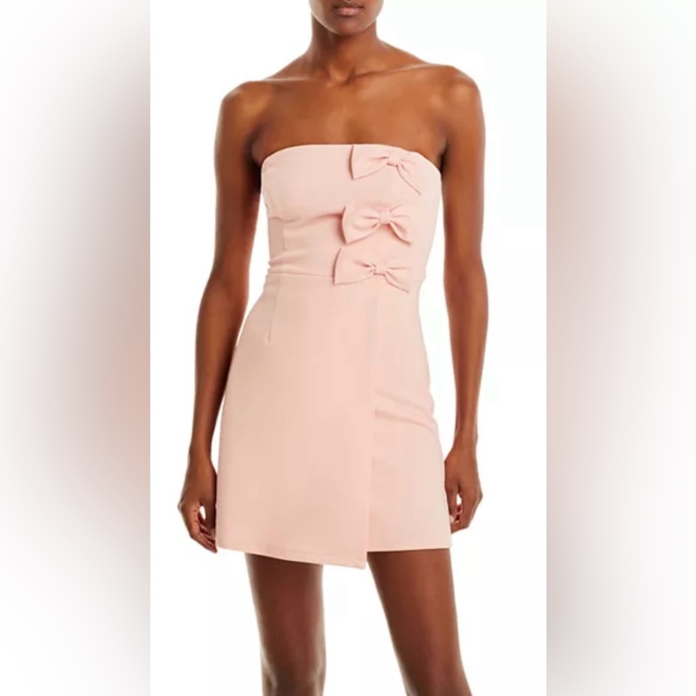 AQUA BOW MINI DRESS🩷

true to size
One bow‎ needs to be sewn on one side
